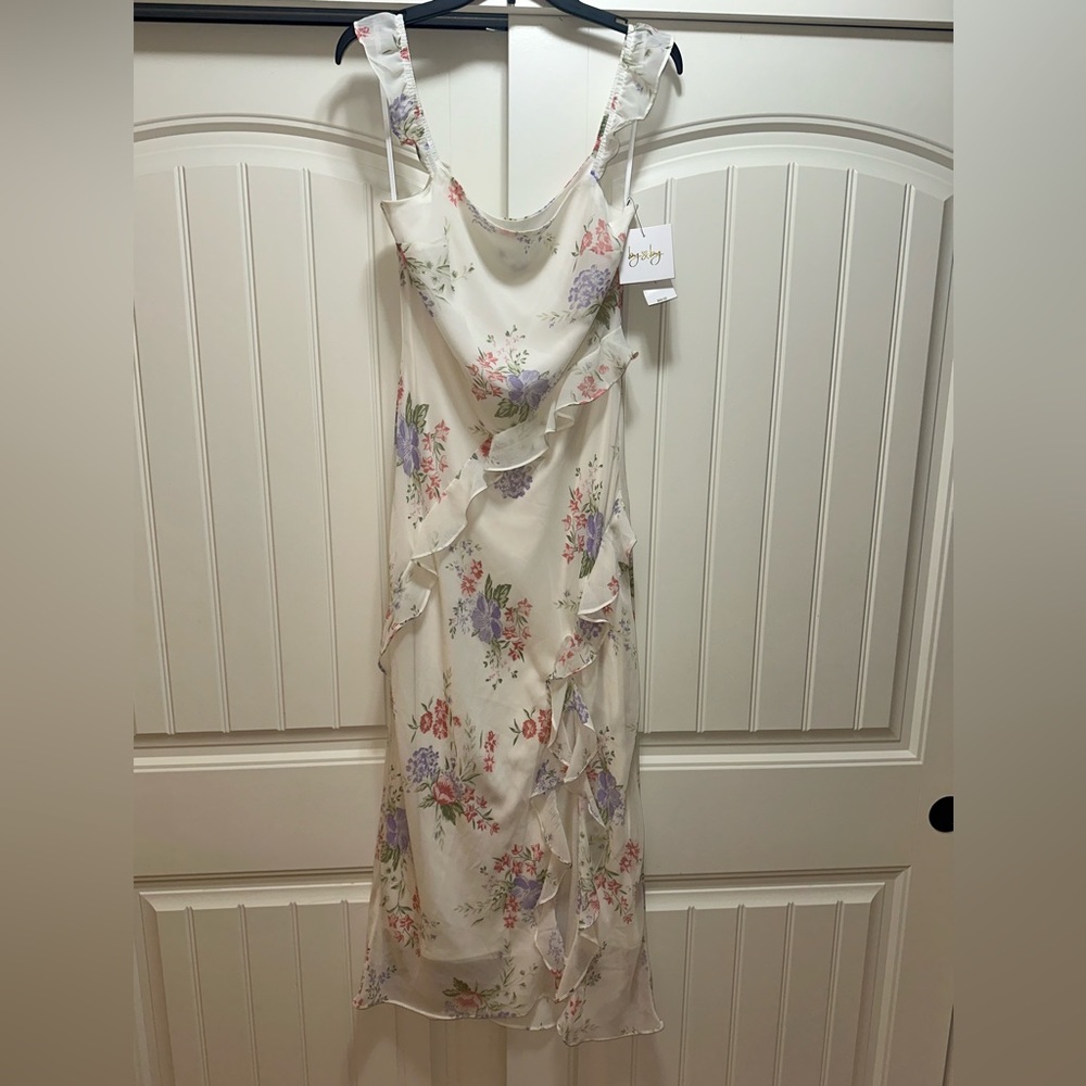By & By Floral print ruffled maxi dress, asymmetrical ruffle trim & side slit LG